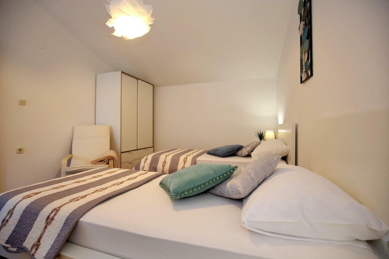 Apartments Ines Murter Exterior photo